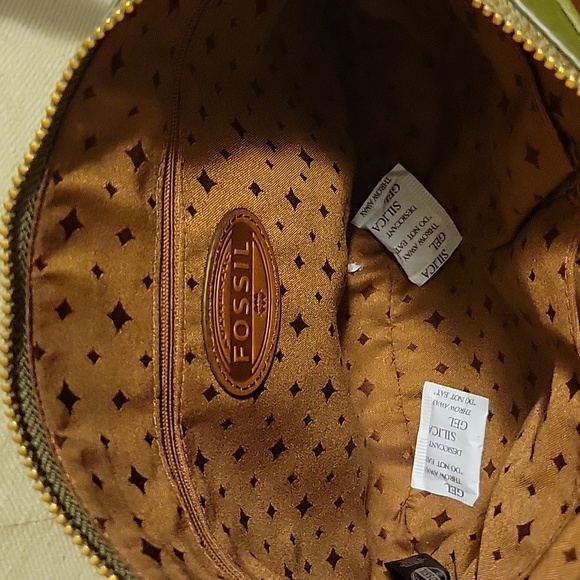 NWT: Leather Fossil Explorer Crossbody - Picture 5 of 16